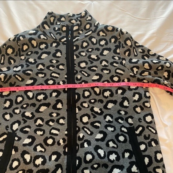 Rachel Zoe Black Silver Gray Animal Print Zip Front 2 Pocket Sweater Jacket M - Picture 12 of 14